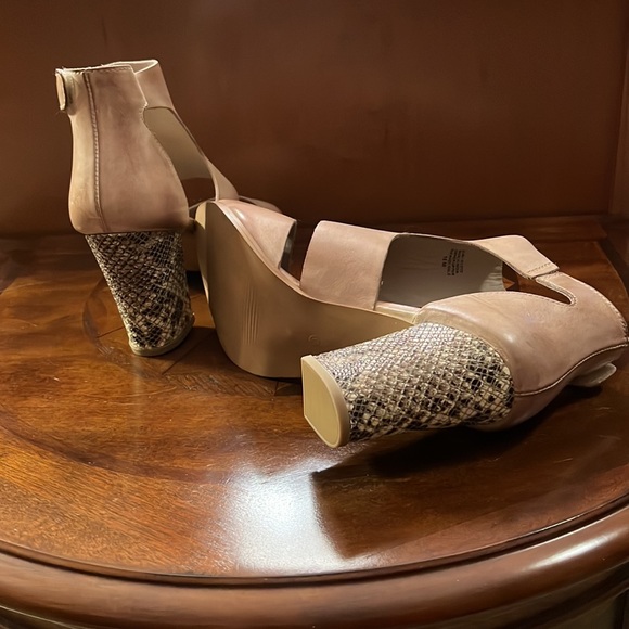 Brand: DIBA.True   Size:10 - Picture 3 of 4